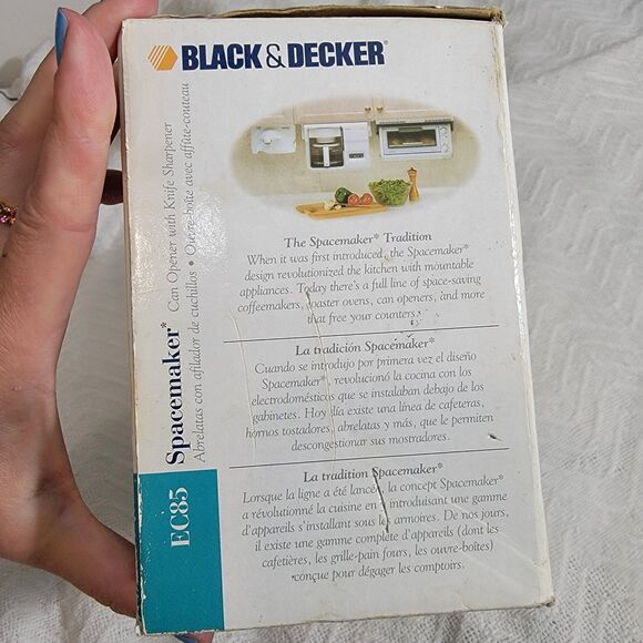 Black & Decker Spacemaker EC85 Under Cabinet Mount Can Opener W/Knife Sharpener - Picture 4 of 13